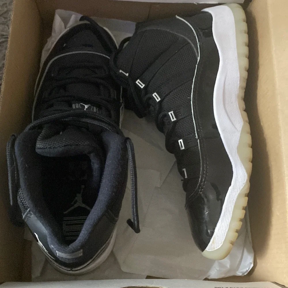 Shoes - Picture 1 of 2